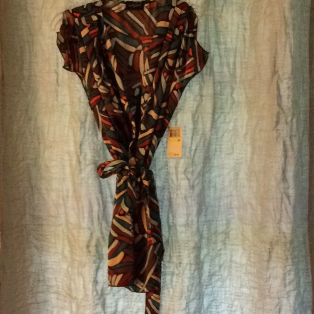 Tempted size Med top new multi colored